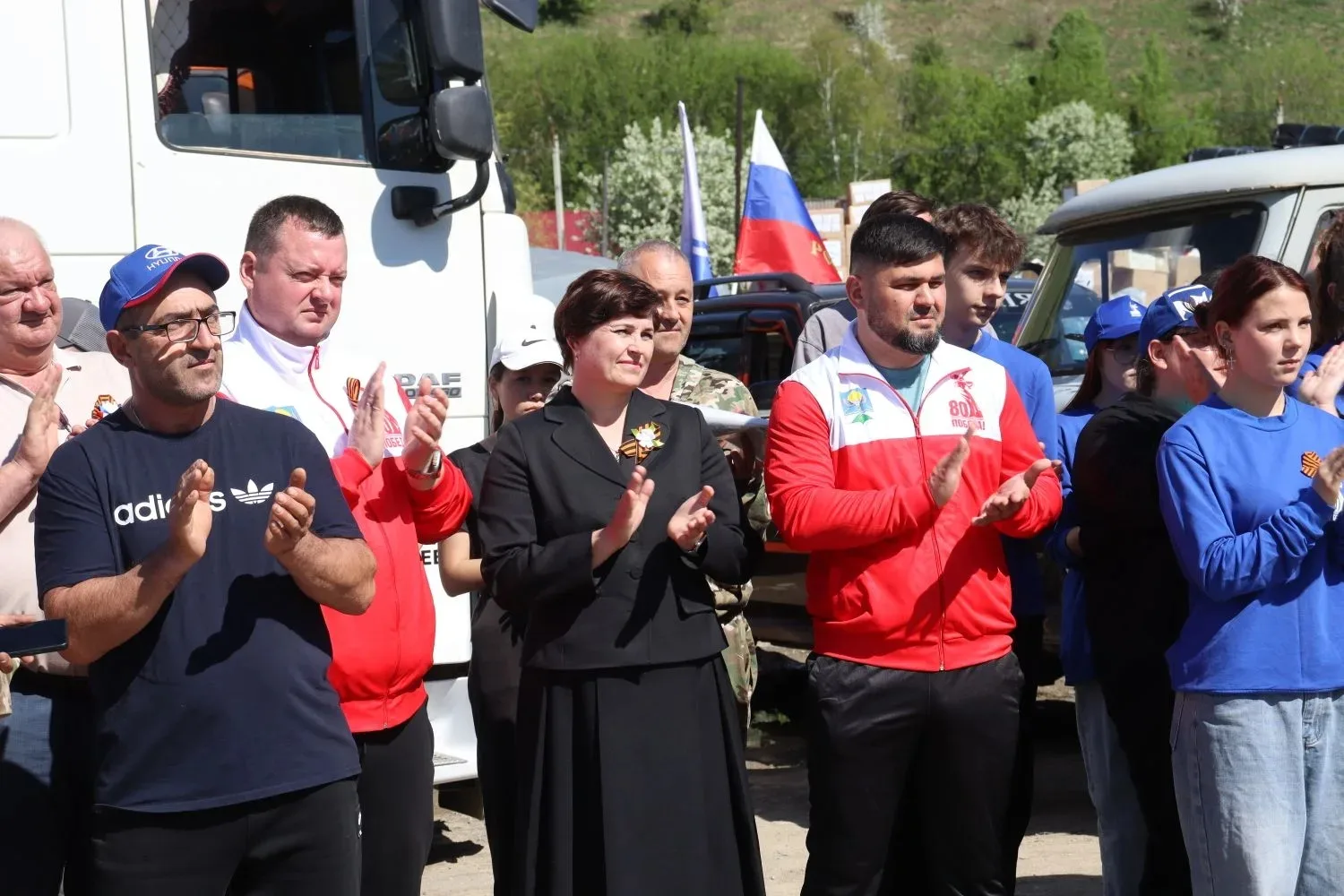 «Фура с гуманитарным грузом благополучно доехала до Курска», - сообщает канал Новости Алтая.   «Нача