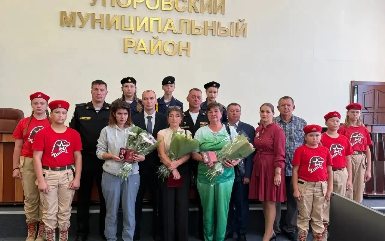Ордена Мужества и медаль «За отвагу» вручили родным и близким наших бойцов, погибших пр...