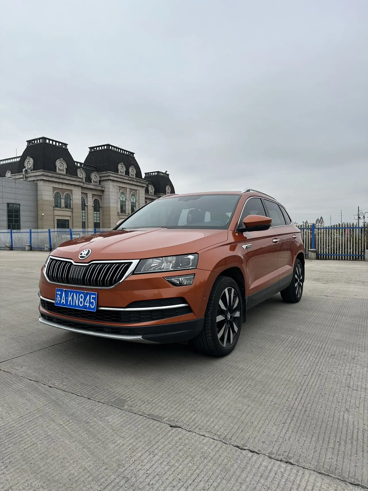 Skoda Karoq 1.4 150 лс
Робот DSG, передний привод.
Левый руль ☝️

Без окрашенных элементов. Максимал