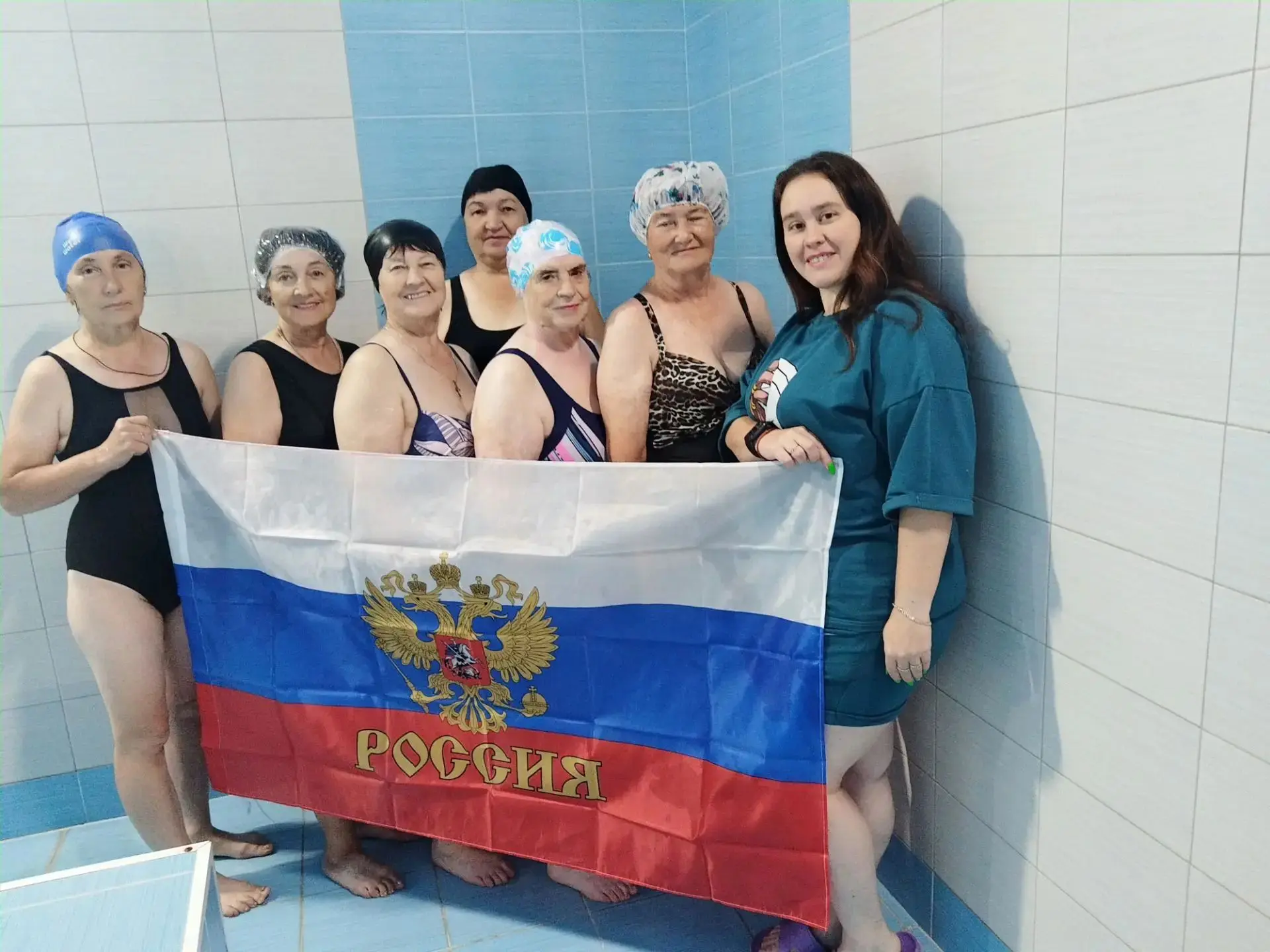 Спортивный заплыв и тёплый разговор поколений в СК «Дельфин»