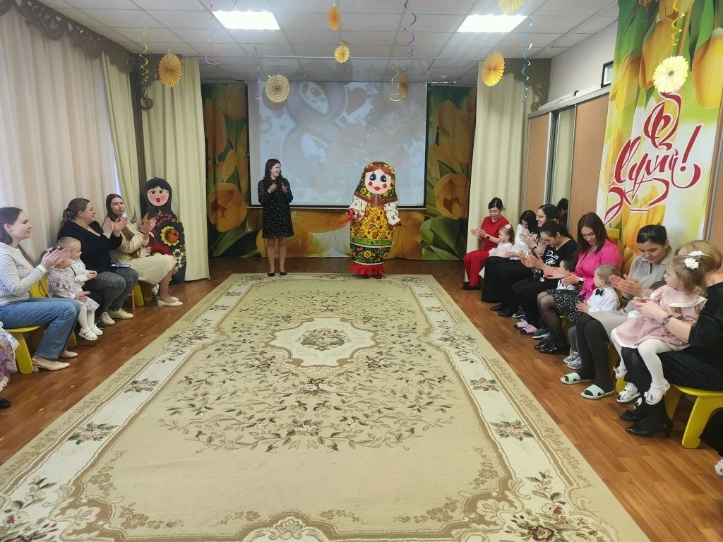 Когда мама рядом — даже бусинки волшебные! ✨