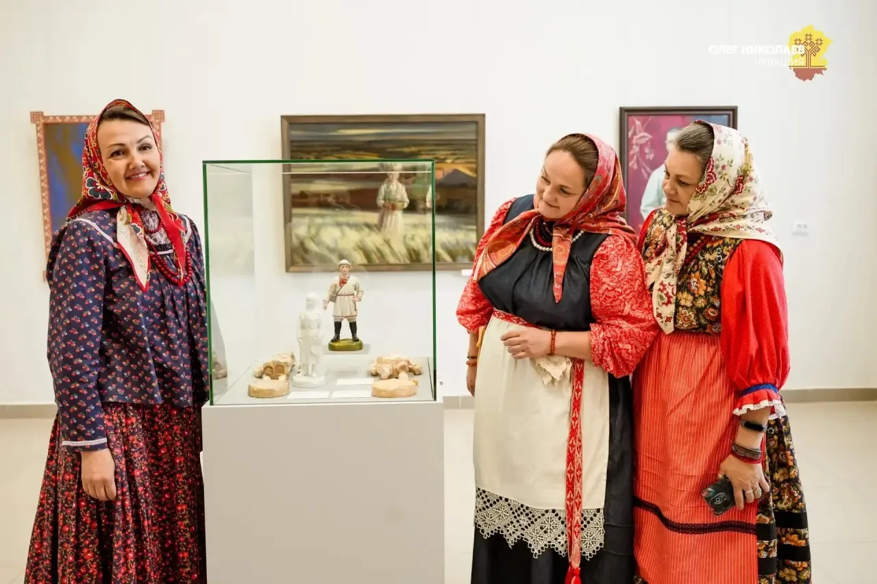 В День России открыли уникальную выставку «Народности России», в основе которой – восстановленная ко