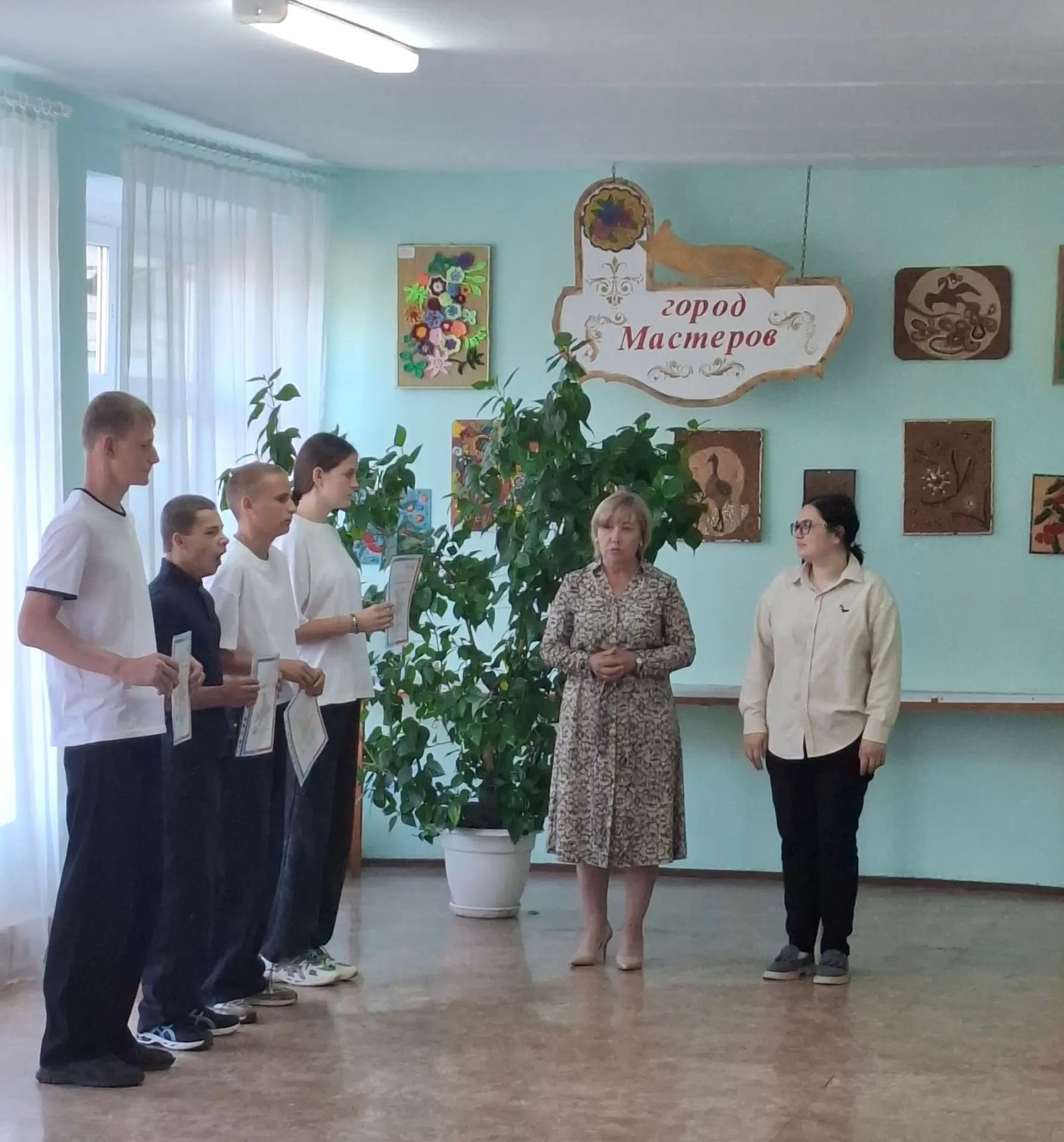Сегодня, 2 сентября, на общешкольной линейке глава  администрации Осиновского МО Иванов...