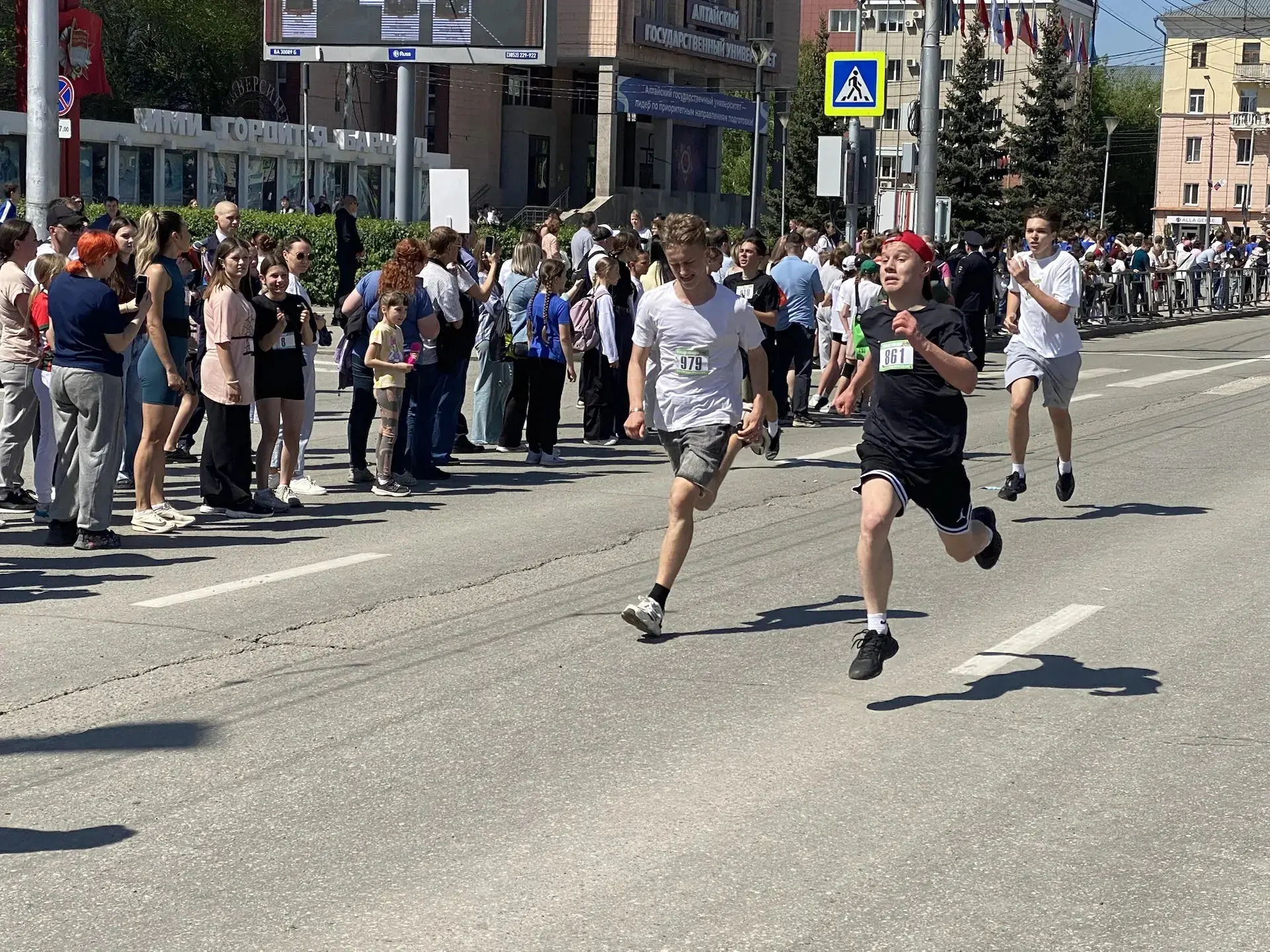 🏃🎗️ «Кольцо Победы»: память в движении  9 мая 2026 года учащиеся МБОУ «Гимназия № 79» приняли участи