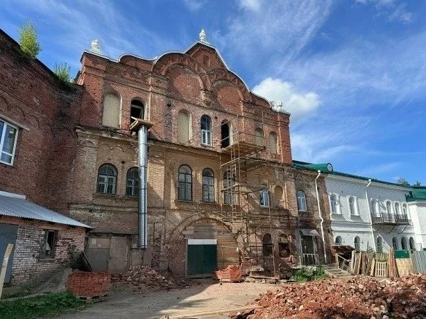 В Преображенском монастыре начали ремонт северо-западного корпуса с церковью