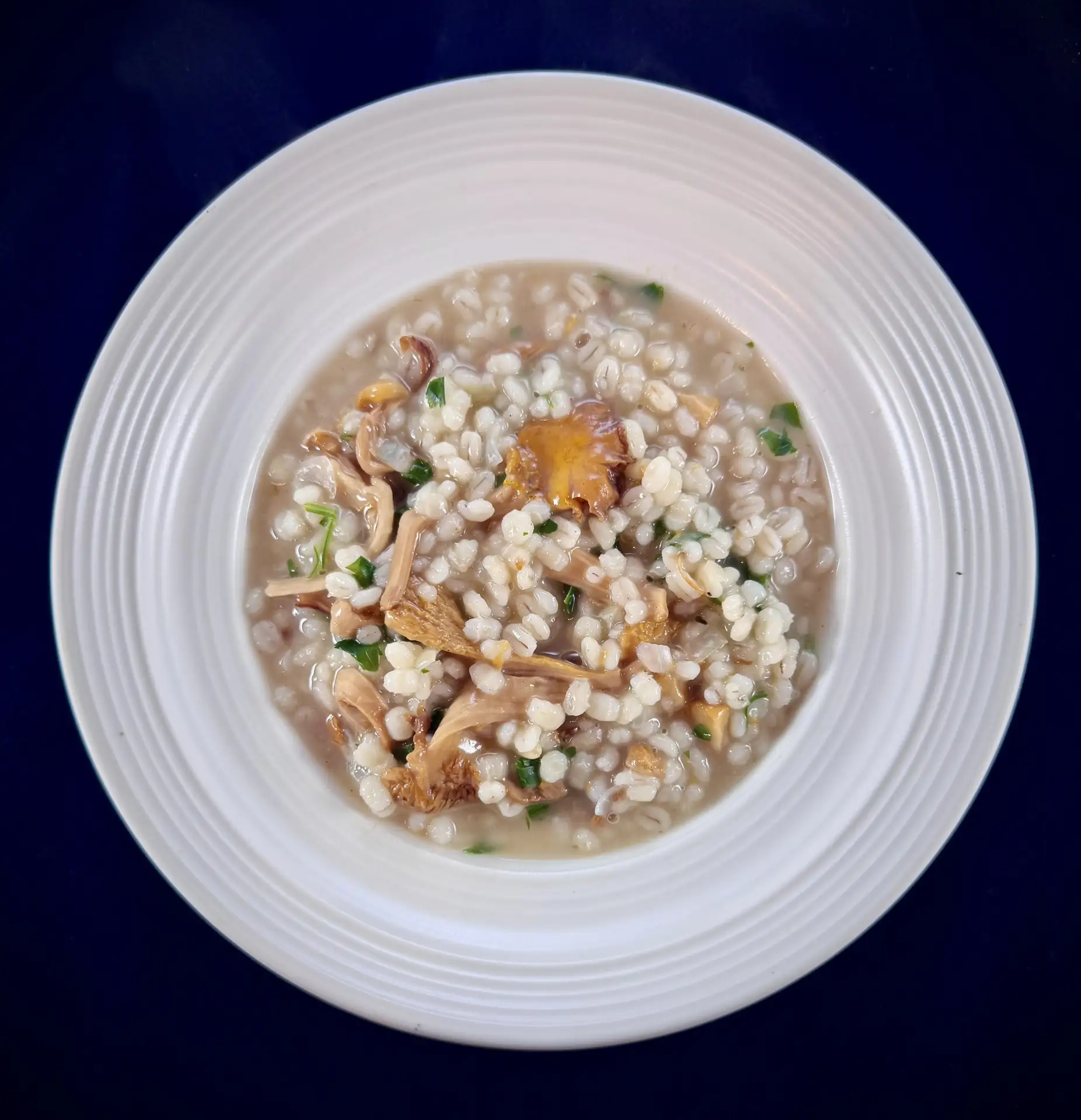 Кашица из перловки с лисичками.