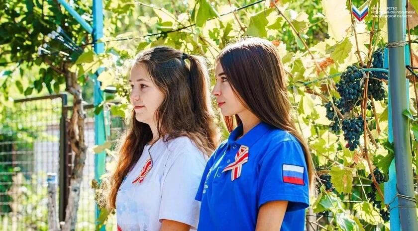 ЭКСКЛЮЗИВ Мелитопольцам раздали памятные ленты ко Дню Победы над милитаристской Японией
