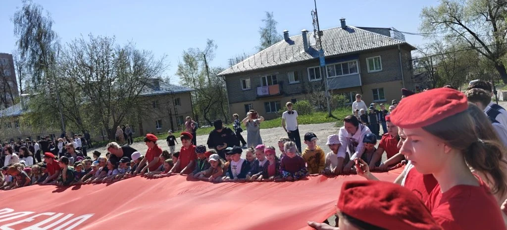 🎗️🎗️🎗️За окном смеется май,