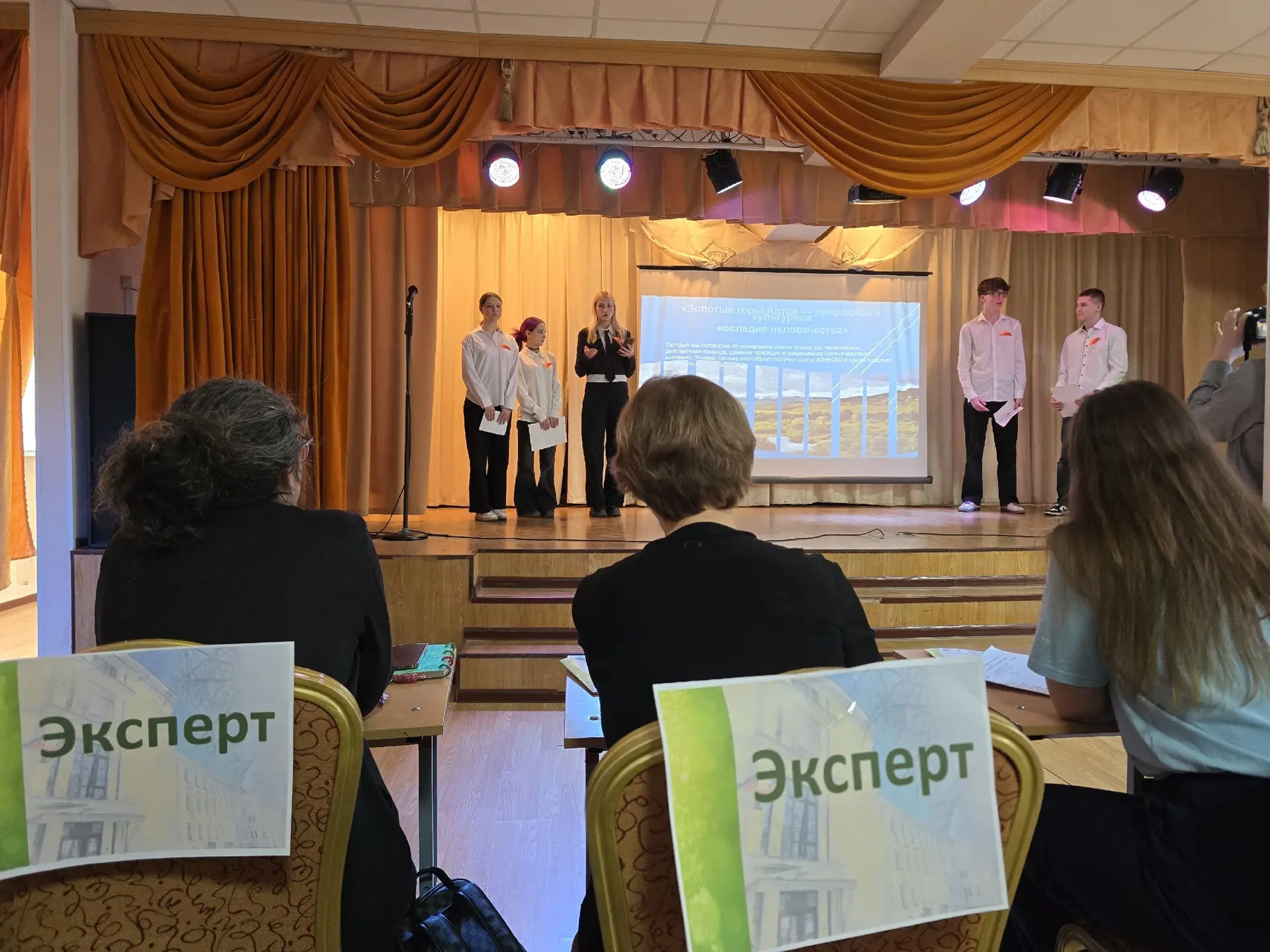 Наши «Эрудиты» покорили фестиваль «День Земли»! 🌍  Команда 9 Г класса «Эрудиты» достойно представила