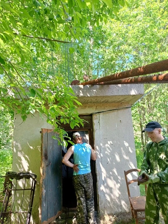 Демонтаж водопроводных труб в скважине с. Никола восемь штук по десять метров.