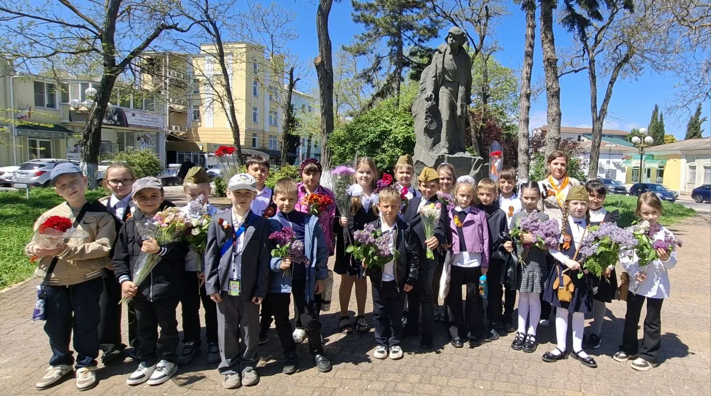 🎗Сегодня обучающиеся 2 - Д класса вместе с классным руководителем Матвиенко Алёной Владимировной поч
