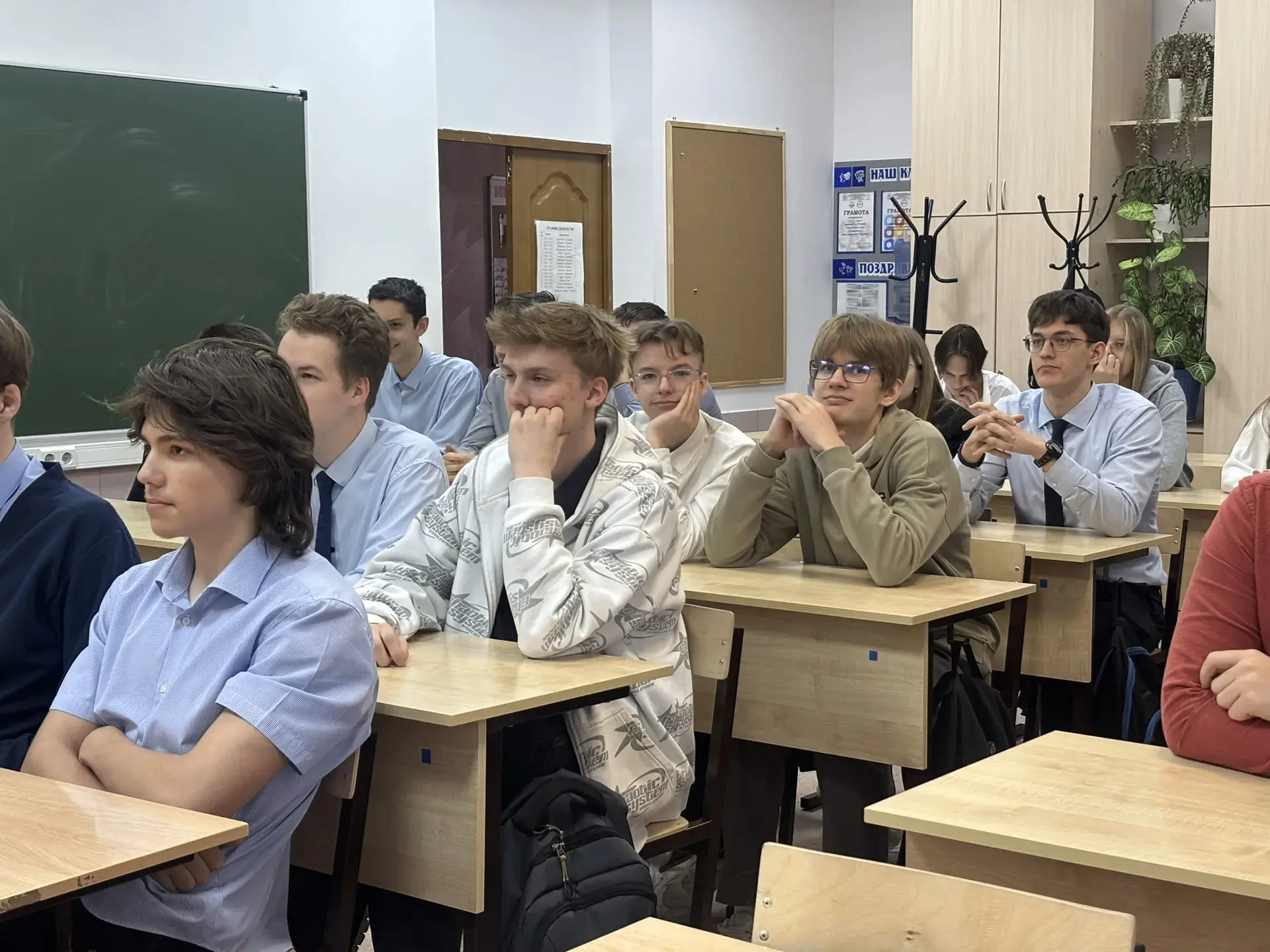 🧠 «Со знанием дела»: о рабочих профессиях — серьёзно и по делу  Для учеников 9–11 классов прошёл лек
