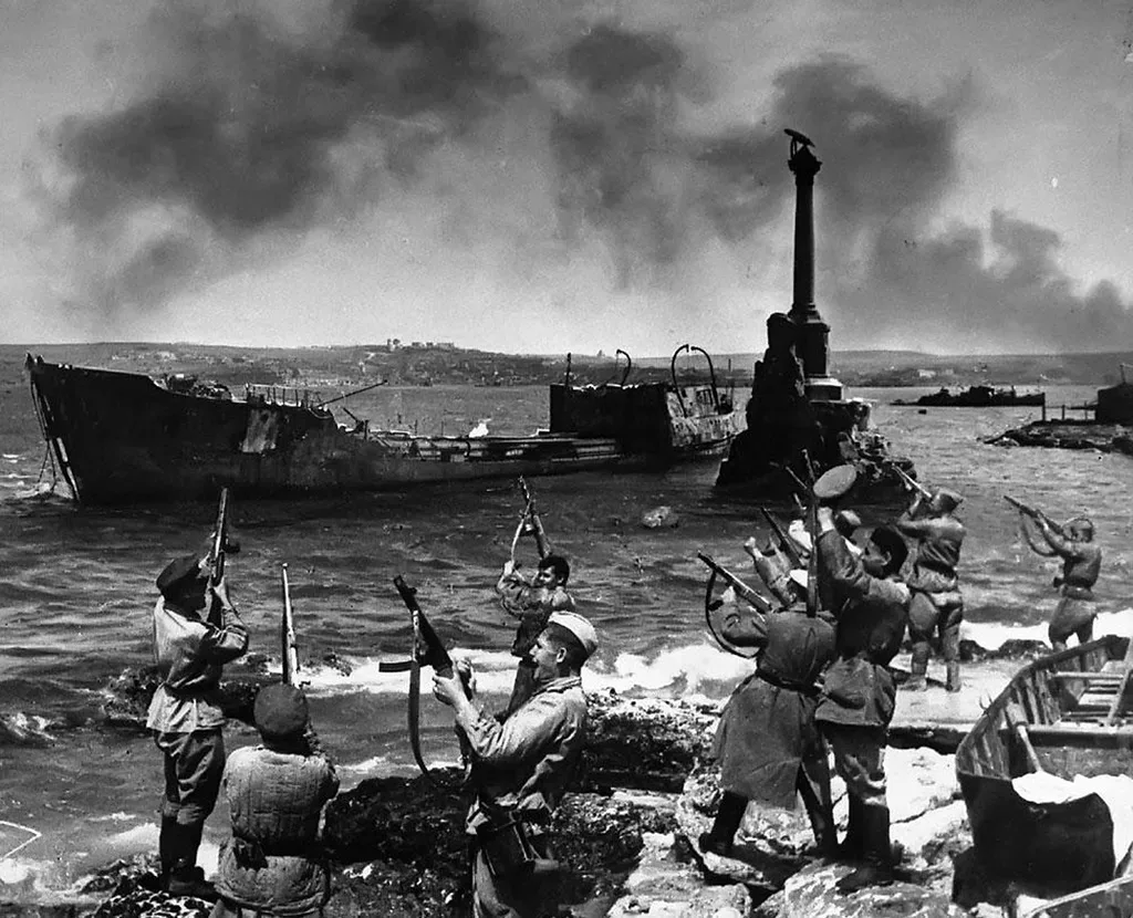 9 мая 1944 года советские войска освободили Севастополь от немецко-фашистских захватчиков
