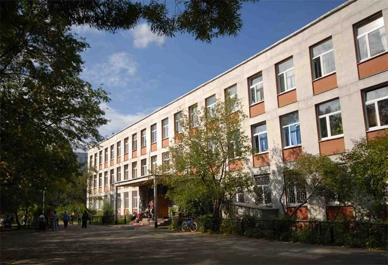 Нам пора серьезно поговорить…

На летней школе для 
будущих 10-х классов!

👆 Летняя школа — традици