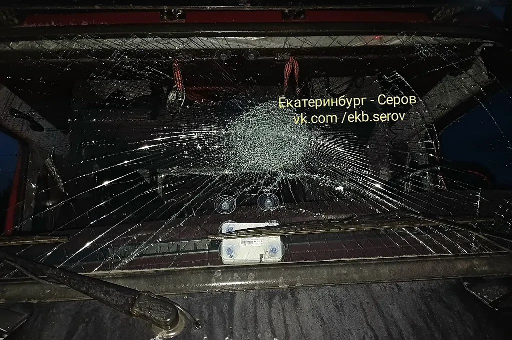 ↗️ На Серовском тракте дети с моста разбивают стекла движущимся внизу автомобилям

На Серовском трак