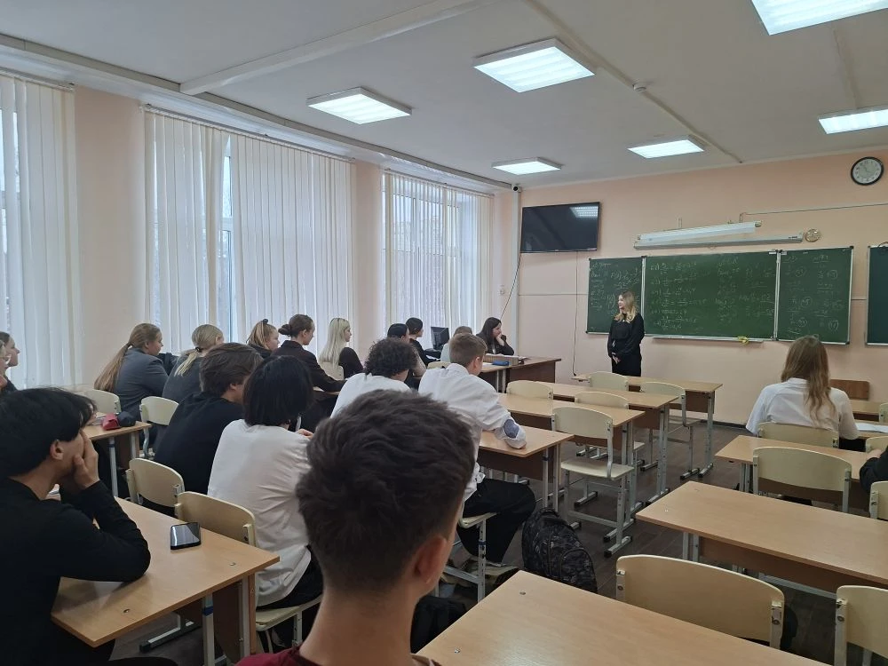 28 января выпускница прошлого учебного года, серебряная медалистка Серебрякова Олеся выступила перед