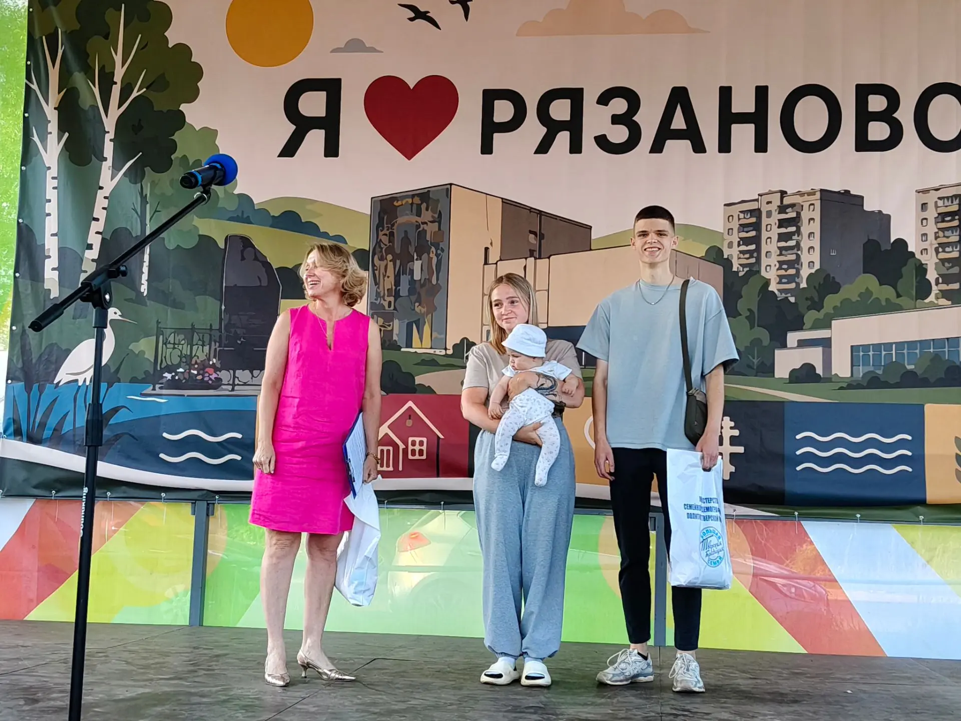💕ЧЕСТВОВАНИЕ НОВОРОЖДЕННЫХ, ЮБИЛЯРОВ СОВМЕСТНОЙ ЖИЗНИ, ВЕСЕЛЫЕ ИГРЫ И КОНЦЕРТ: ПО-СЕМЕЙНОМУ ДУШЕВНО