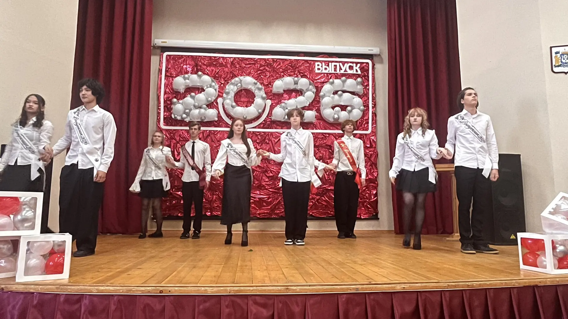 Торжественна линейка для 9-х классов💫   Сегодня на торжественной линейке было по‑настоящему трогател