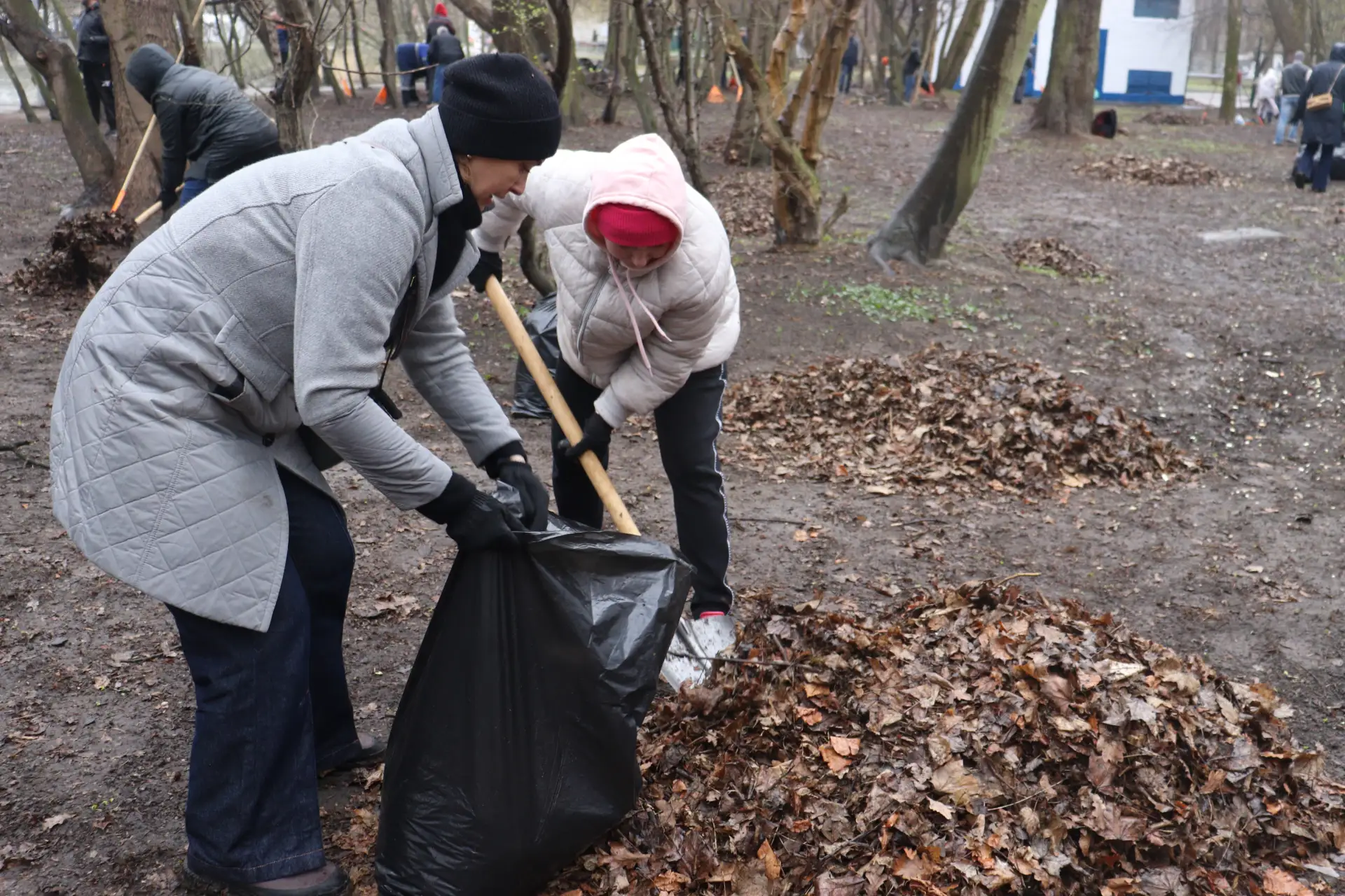 Плохая погода хорошим делам не помеха 💪  В субботу специалисты министерства образования приняли учас