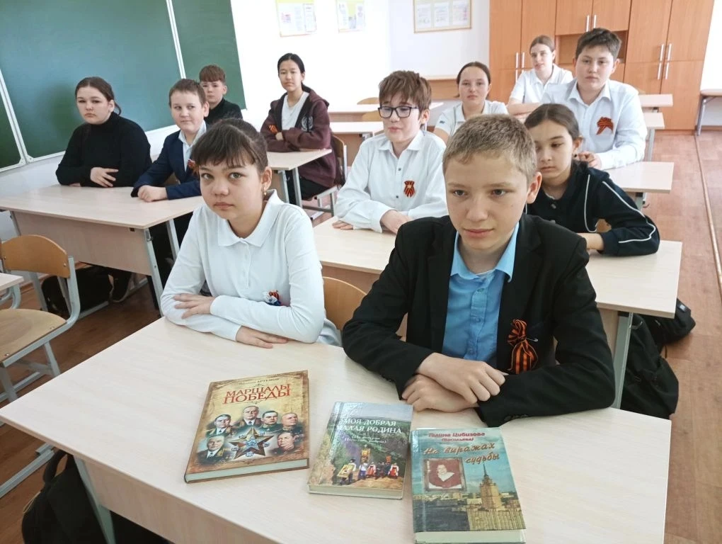 ✨ В рамках празднования Дня Победы для учеников 6Г класса прошёл классный час «Моя мала...