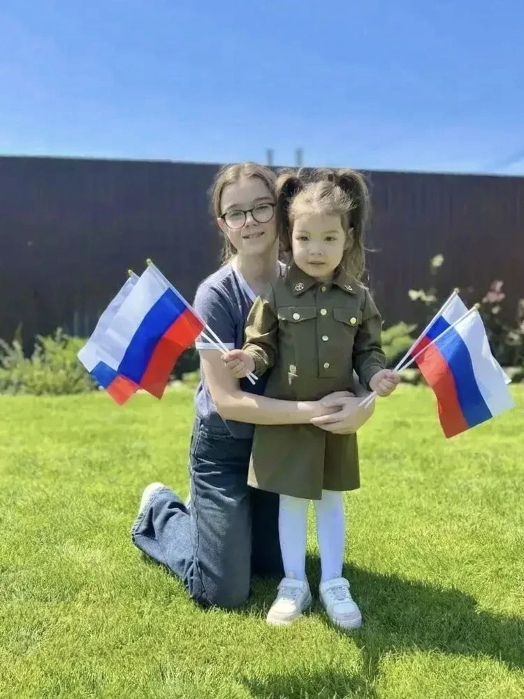 С Днём флага России! Пусть наш триколор всегда гордо реет над мирной страной, а в каждо...