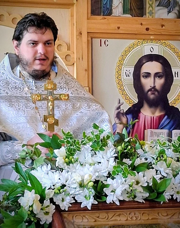 🌺 Сегодня день рождения у настоятеля нашего храма Архангела Михаила отца Максима.