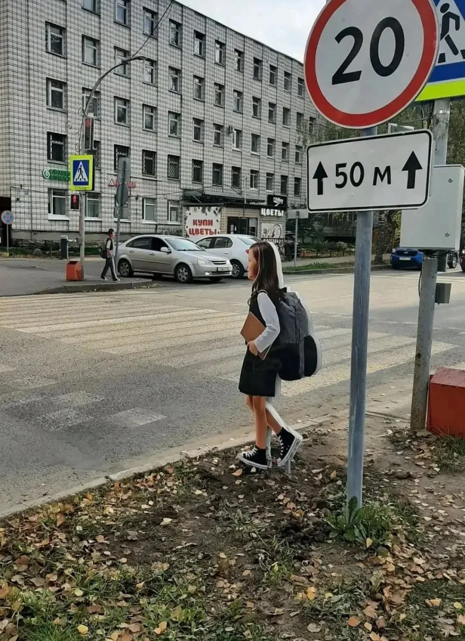 🚸 У «Рублика» установили новую фигурку школьницы