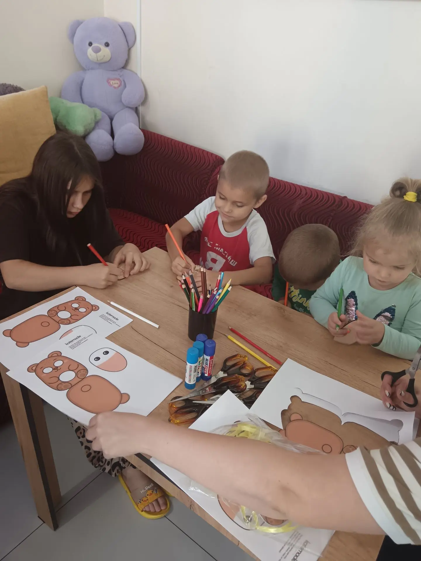 2 сентября специалисты семейного МФЦ провели для детей и взрослых, проживающих в ПВР, т...