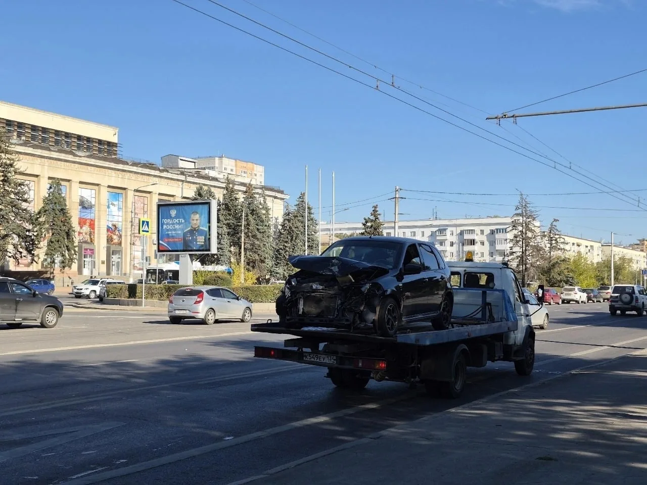😱В центре Волгограда в ДТП попала семья с детьми