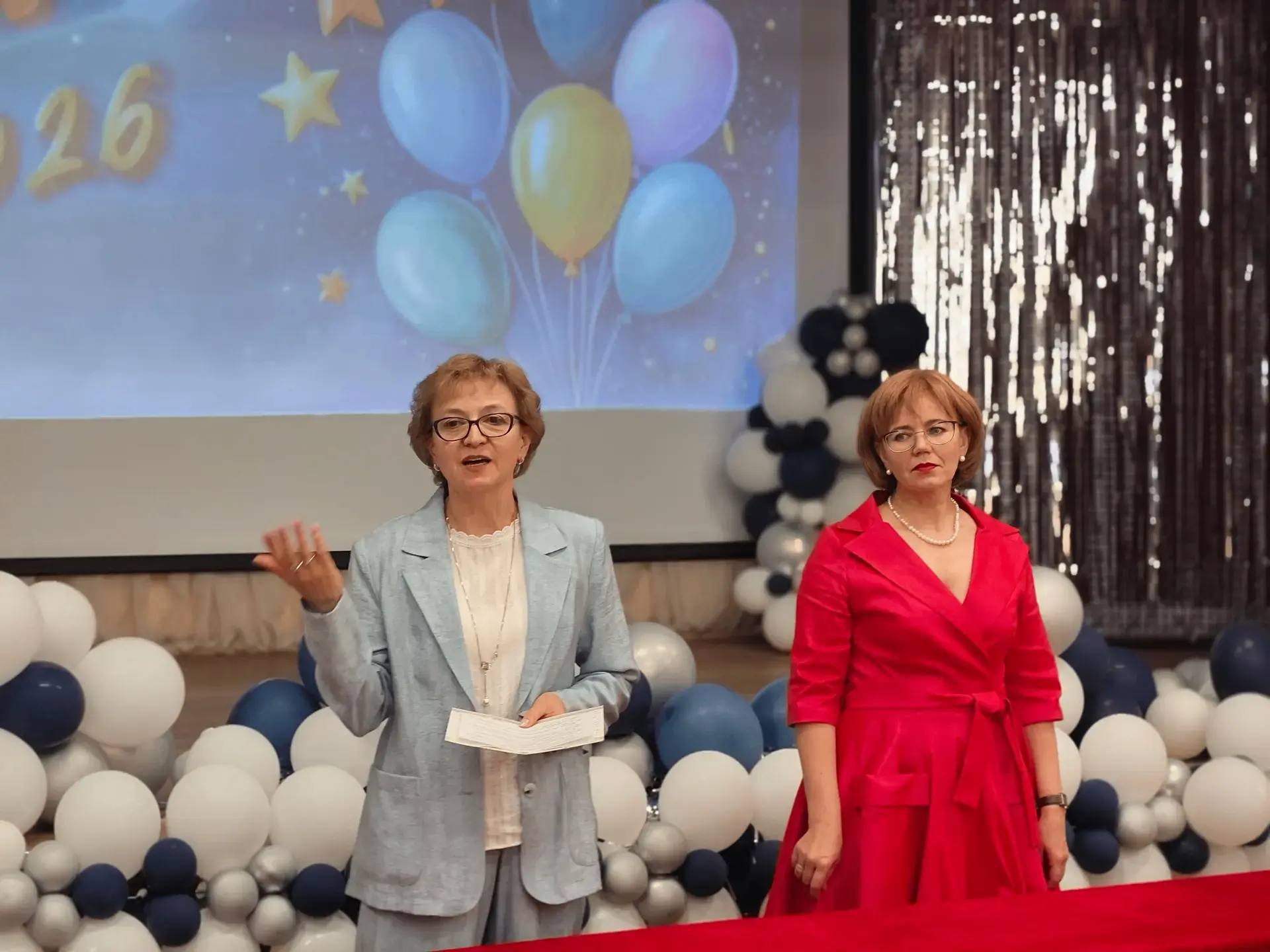 🎓 День прощания настал. 🤍

30 июня в нашей школе прошла церемония вручения аттестатов. Наши выпуск