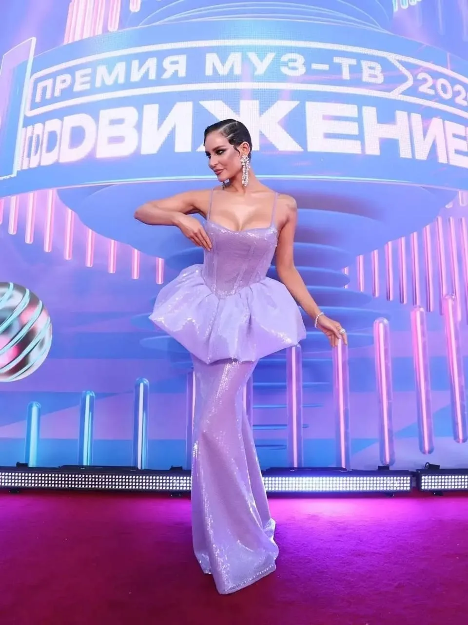 Кому идет больше образ David Koma Resort 2026? 💜

❤️ — Севиль 
🔥 — Эшли Пак

#Новости
ЯПокуп