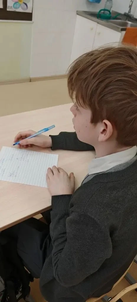 Сегодня, 28 апреля, с учащимися 5М и 6М класса провел занятие выпускник МФТИ, сотрудник Института эл