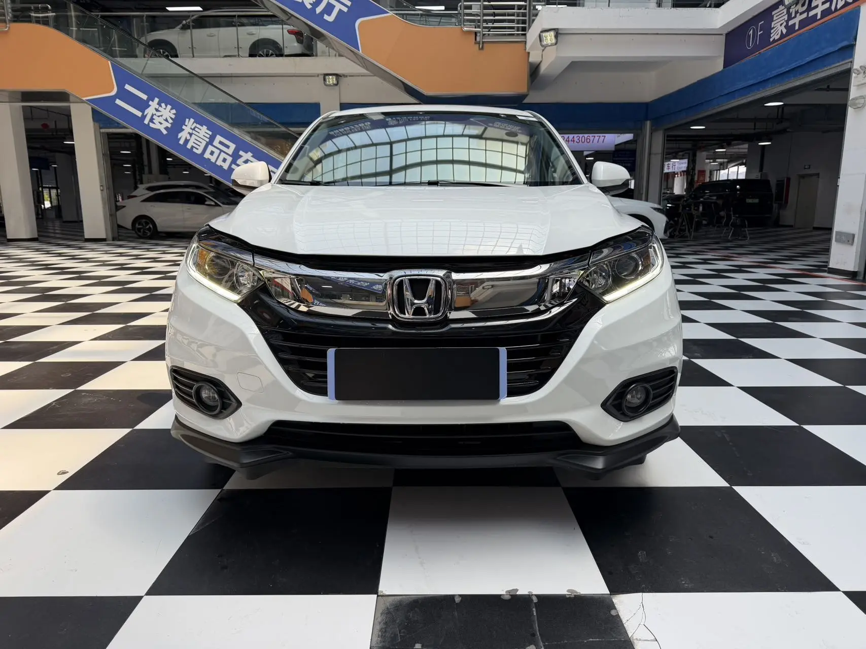 🚗 Доступен к заказу из Китая 🇨🇳

Honda Vezel (Binzhi) 1.5L Pioneer Edition (2022)

📍 Стоимость п