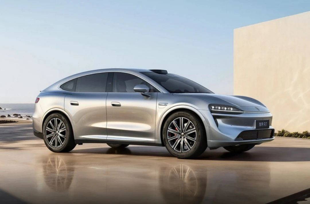 Обновлённый купеобразный Luxeed R7 от Chery и Huawei дебютировал с урезанной гаммой