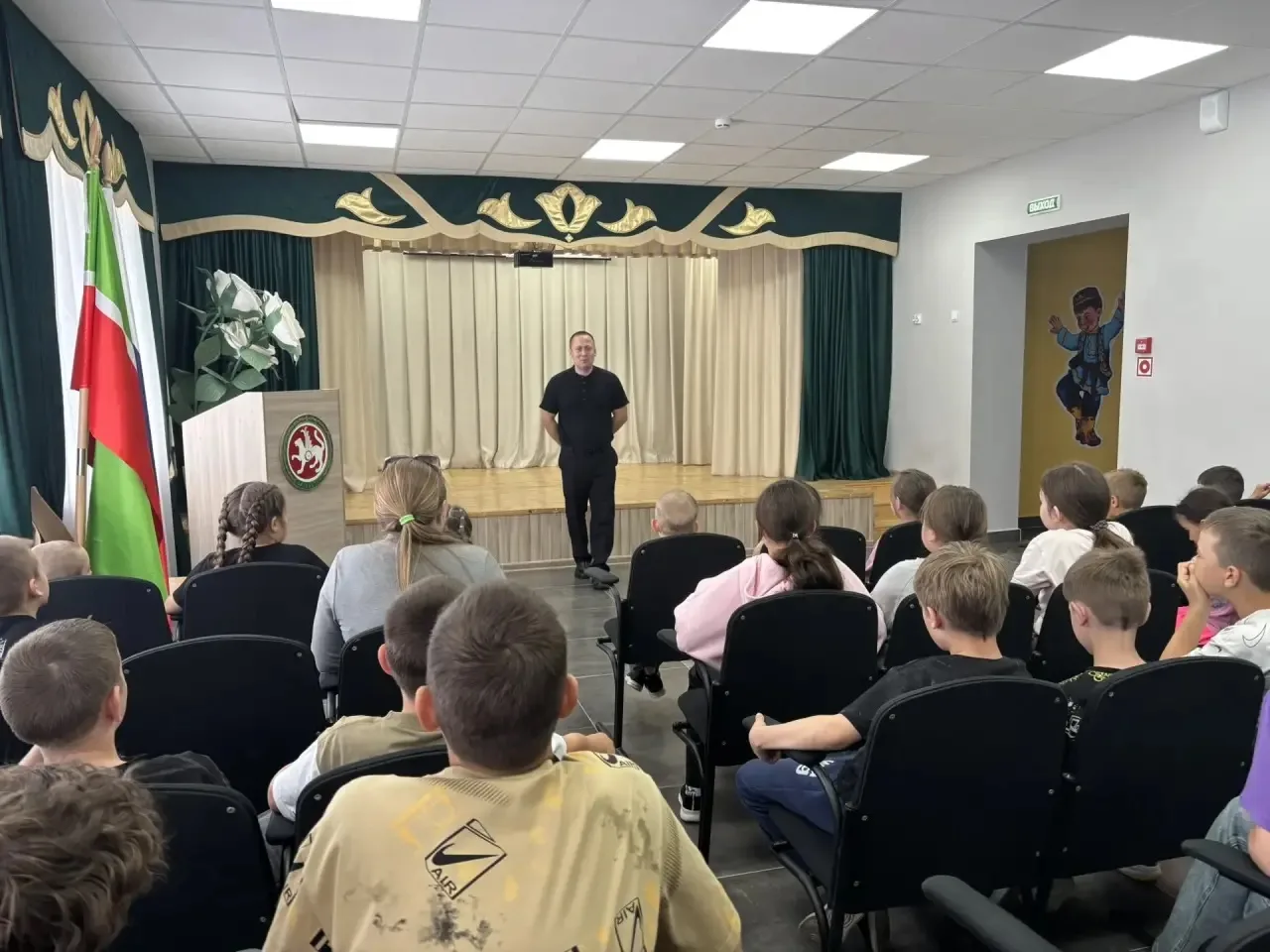 БЕЗОПАСНОЕ ЛЕТО — ВАЖНАЯ ТЕМА! ☀️🛡️

Сегодня в нашем пришкольном лагере «Смена Первых» прошла встре