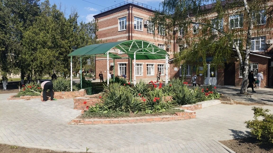 Весна пришла, а с ней и время перемен! 🌸Сегодня  наши сотрудники  тоже решили обновить всё вокруг и 