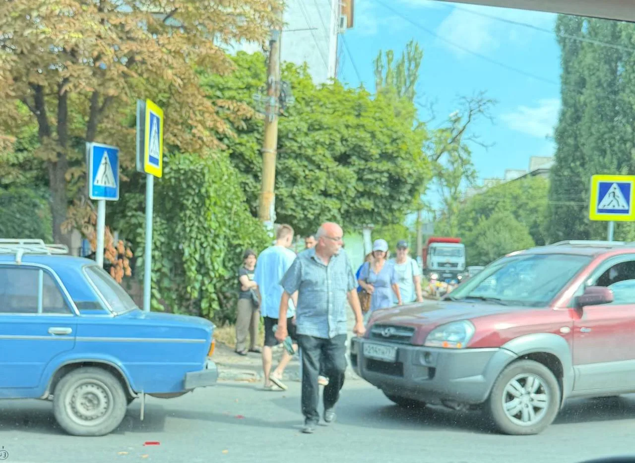 ДТП в центре Гвардейки, из-за которого собирается огромная пробка в сторону Донецка

📱КАНАЛ в МАХ
�