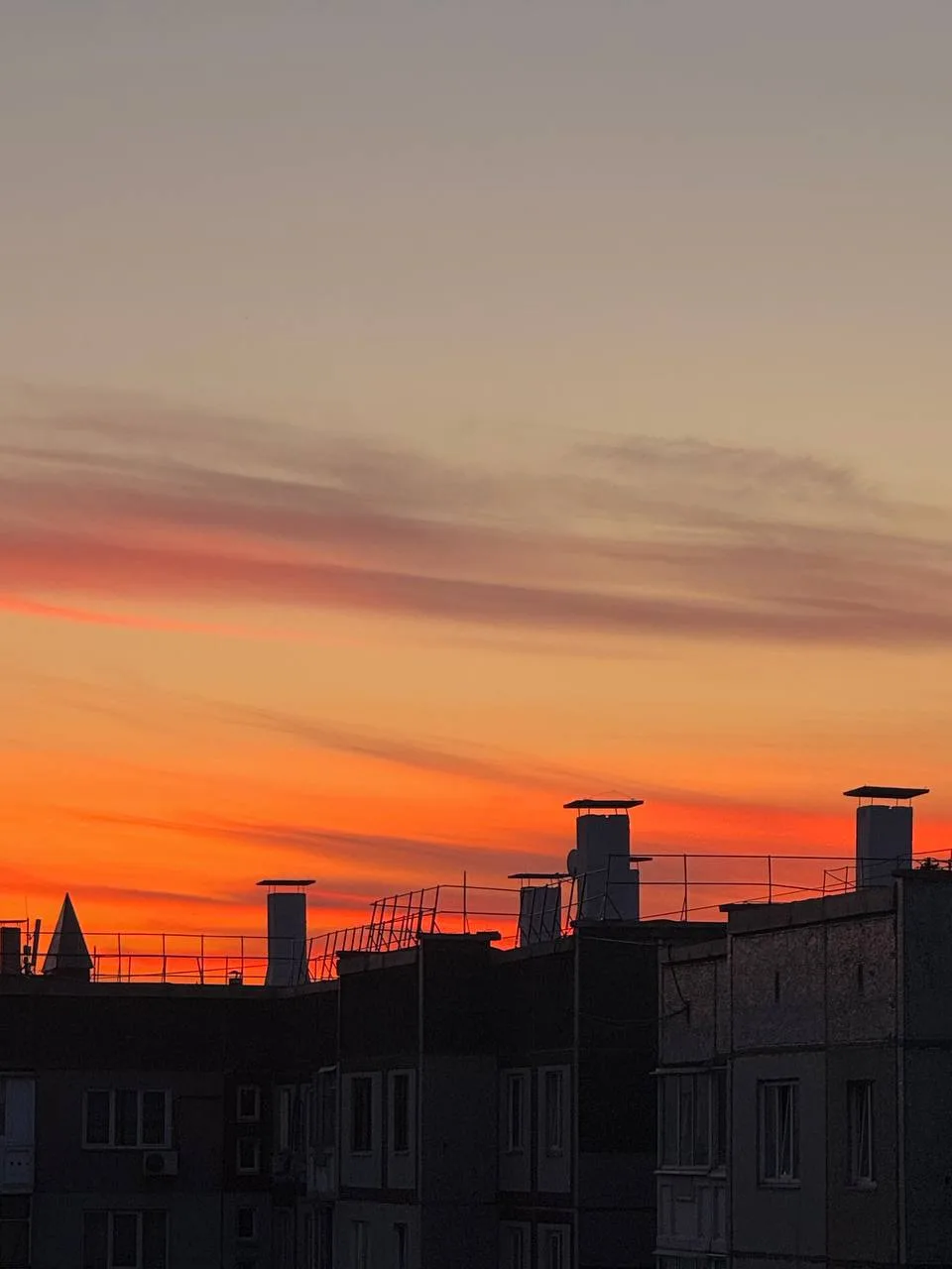Осенний закат над любимым городом 🌇