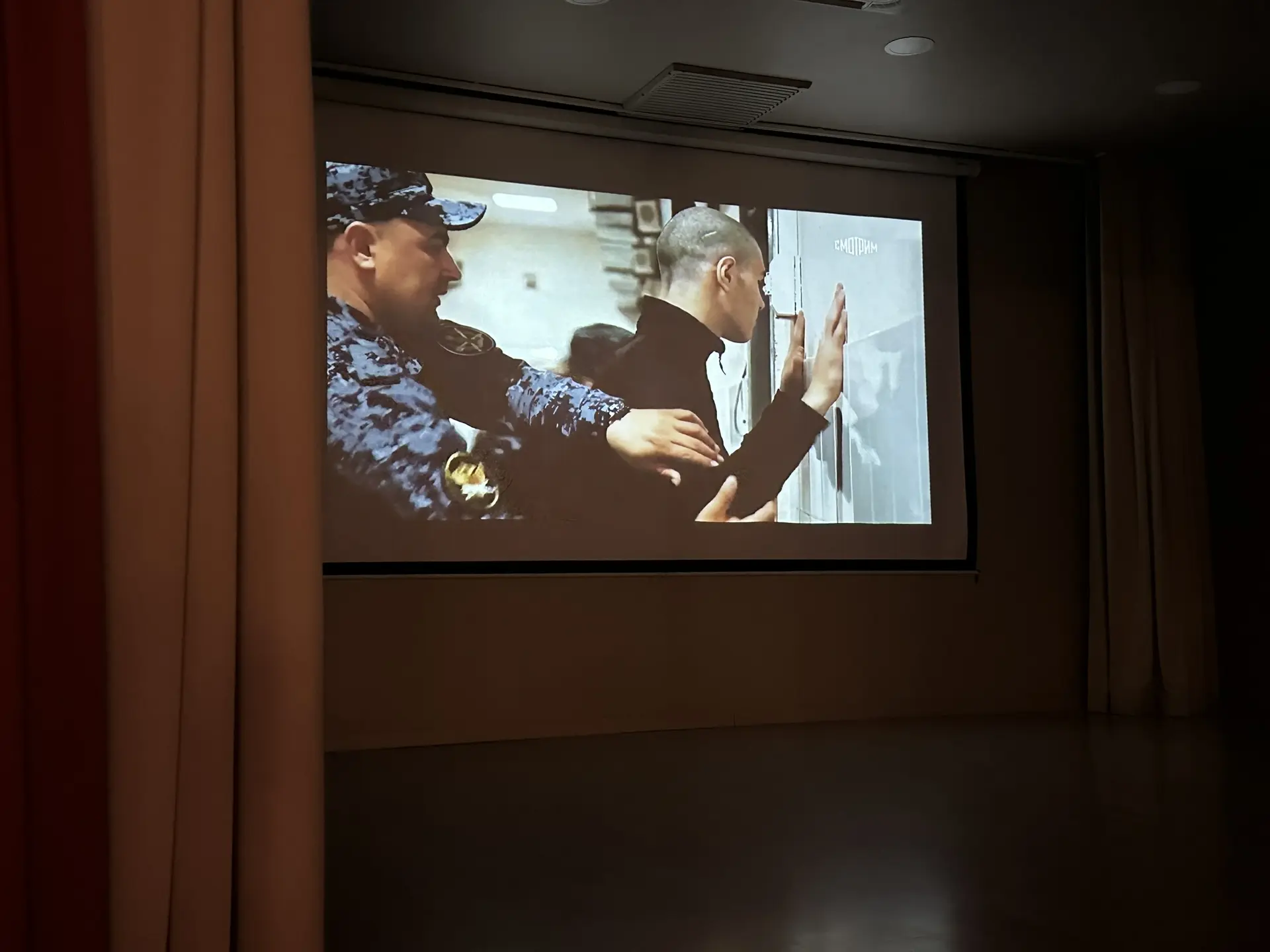 🎬 В нашей школе для старшеклассников прошёл особенный киноурок — фильм «Предательство» 🎥  Эта картин