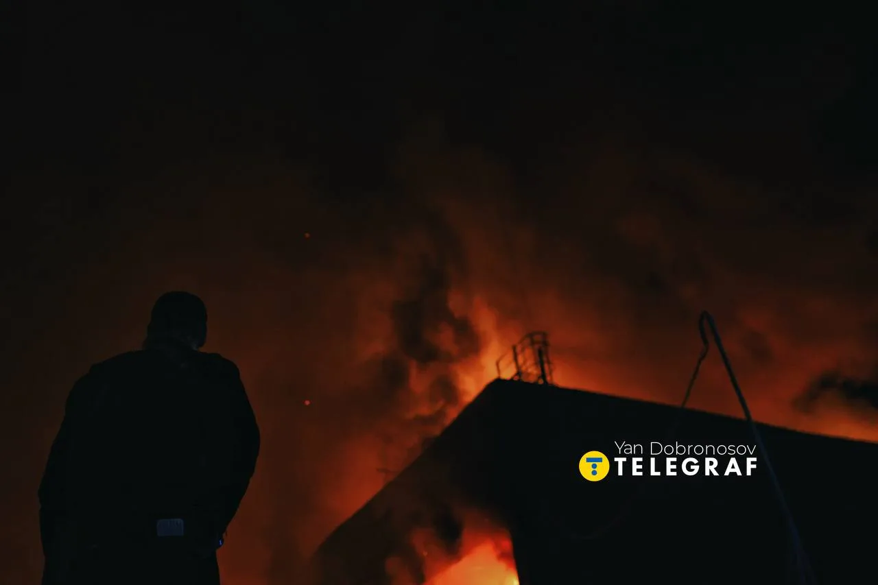 💥🔥В результате ночной атаки в Киеве уничтожен склад сети магазинов строительных инстр...