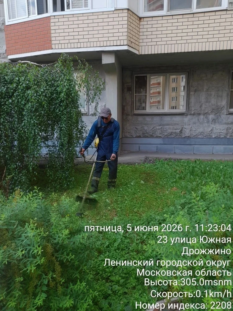 Продолжаем покос травы на придомовых территориях. 
#Дрожжино