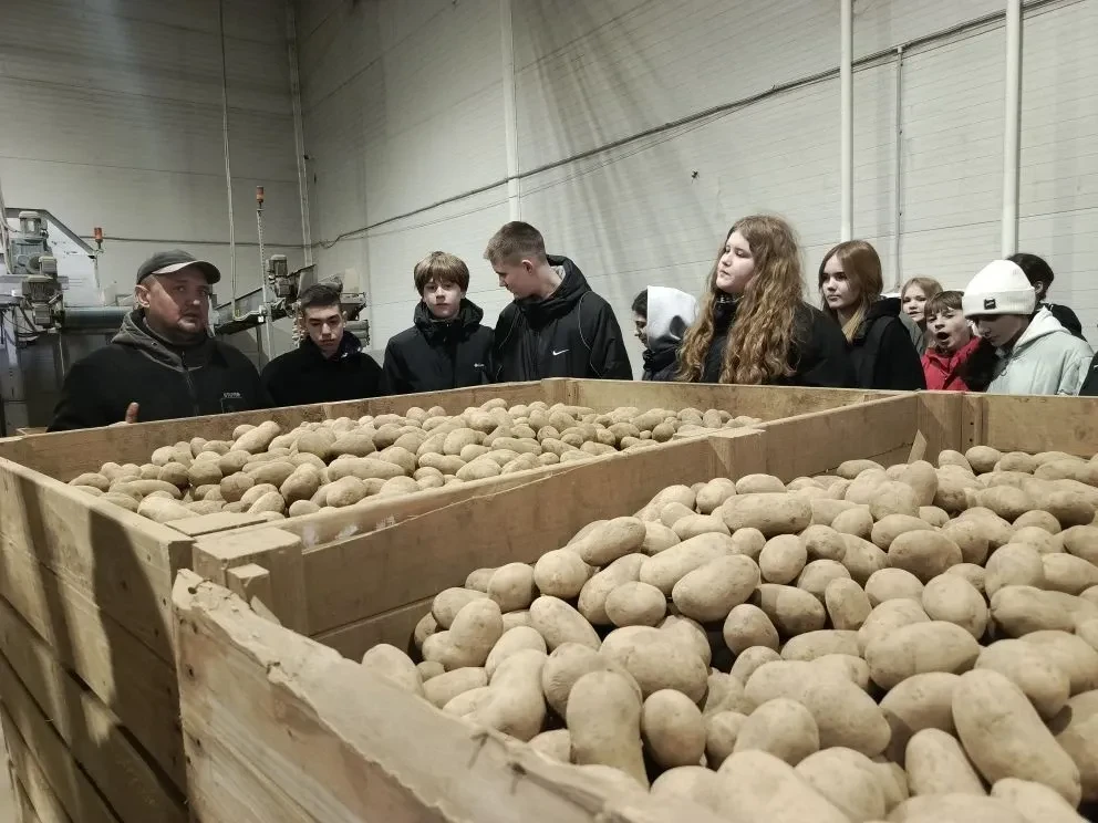 В гостях у агропромышленного комплекса: образовательная профориентационная поездка в КФХ «Калина»  В