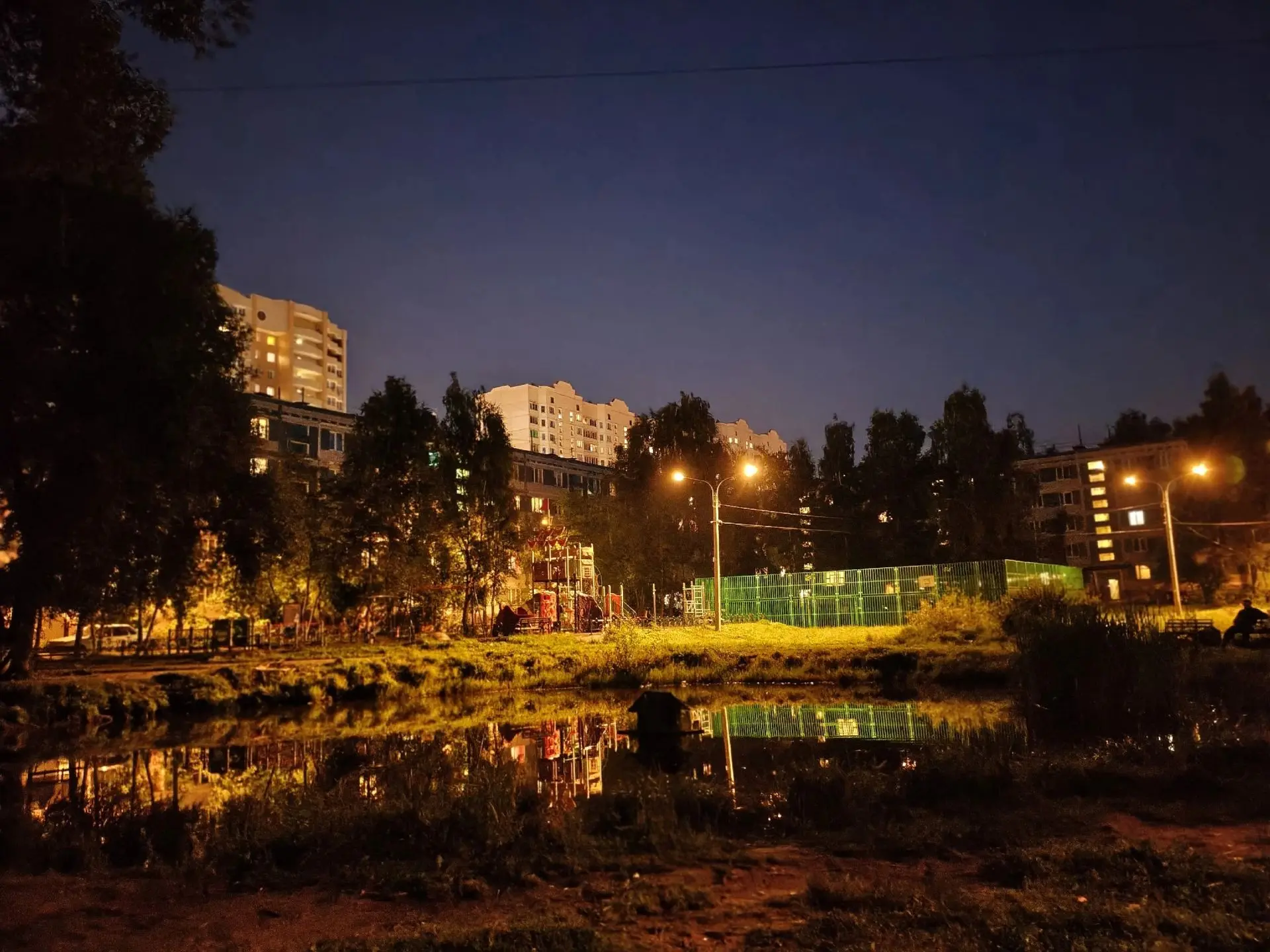 Завершим рабочую неделю уютным снимком из Рекинцо 🌛

В кадр попали не только многоэтажки, но и небо