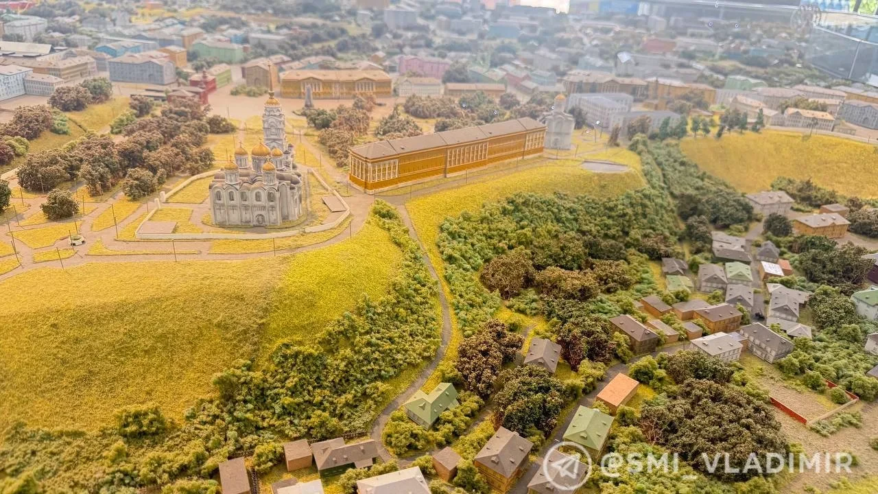 Во Владимире в Центральном парке открыли макет города, на создание которого ушел год ра...