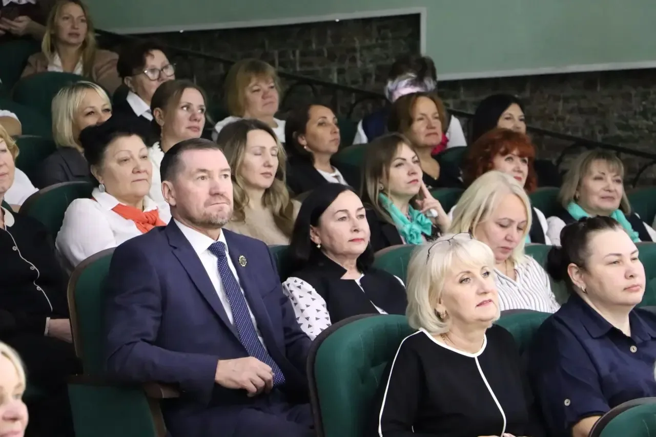 🎉 Сегодня в Старопестеревском ДК прошёл торжественный приём ко Дню учителя и Дню дошко...