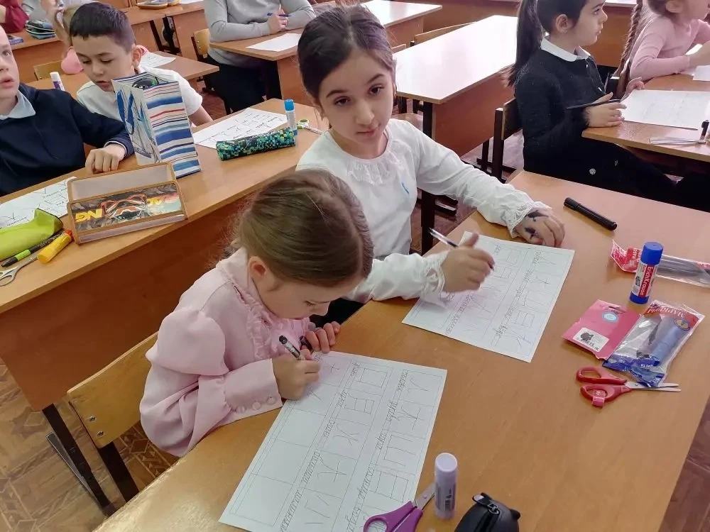 🇨🇳✨ Китайская грамота в 1 классах — ярко, интересно и с вдохновением!  В первых классах прошёл увлек