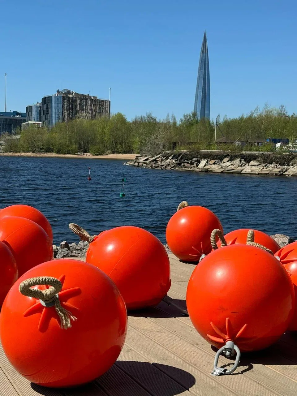 Набережная, на которую хочется возвращаться

Приятное место для прогулок у Большой Невки. Здесь расп