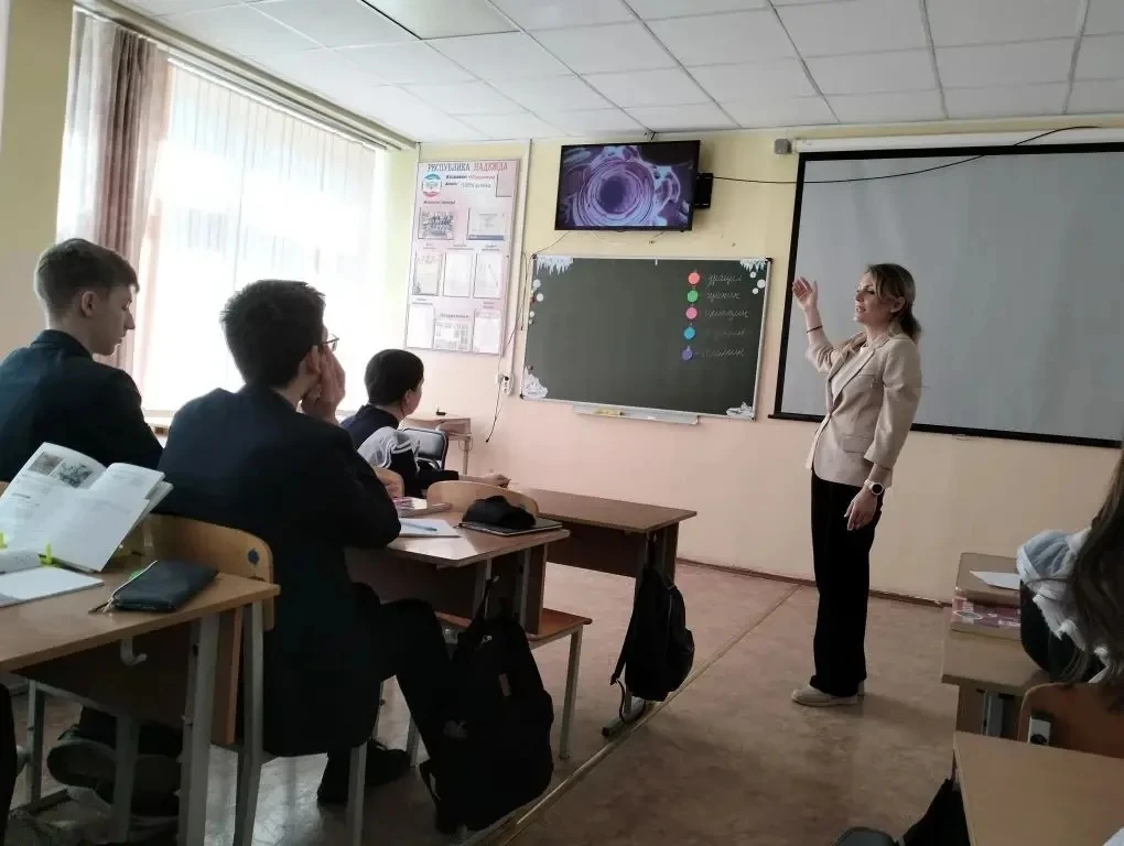 🎓В ходе Предметной недели естественно-научного цикла в 1 корпусе советник директора по воспитанию, у