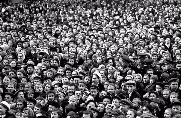 В ночь на 9 мая 1945 года люди не спали. В 2 часа ночи по радио объявили, что будет передано важное 