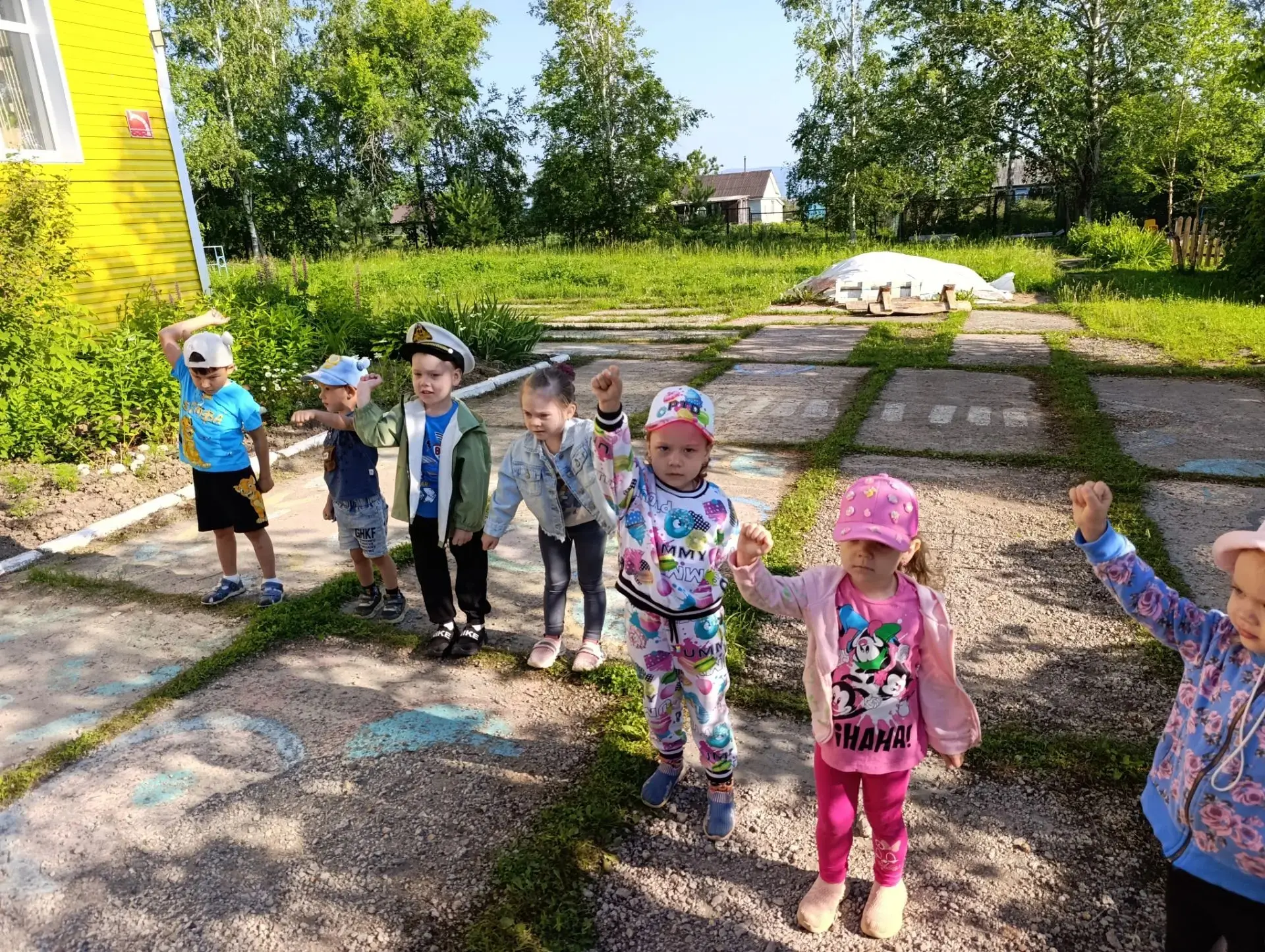 🌞  "Летняя зарядка на свежем воздухе" 🌿🏠